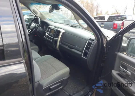 2016 Ram 1500 Big Horn z USA, uszkodzony, nr VIN 1C6RR7GT7GS231571